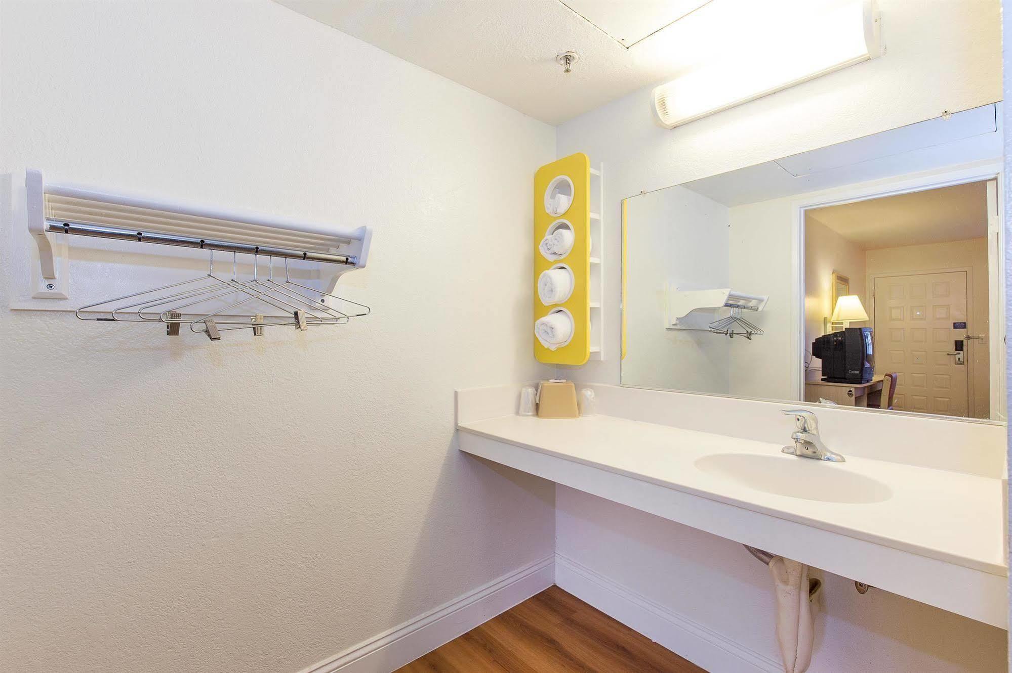 Motel 6 Vallejo - Maritime North ภายนอก รูปภาพ