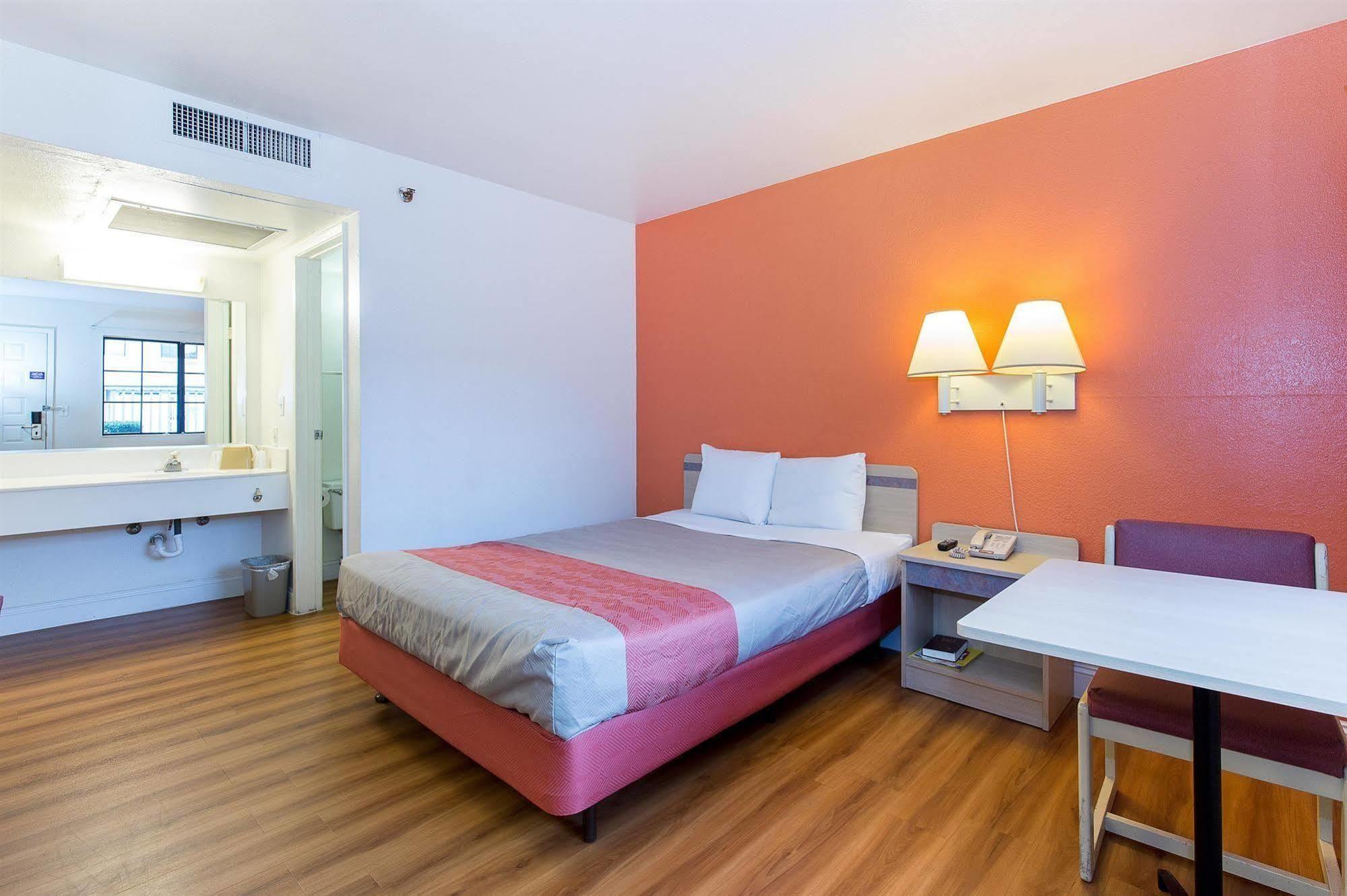 Motel 6 Vallejo - Maritime North ภายนอก รูปภาพ